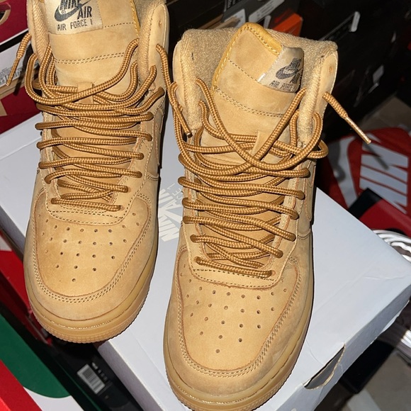 Gradeschool Nike Air Force High LV8 Size 5y - Picture 4 of 5